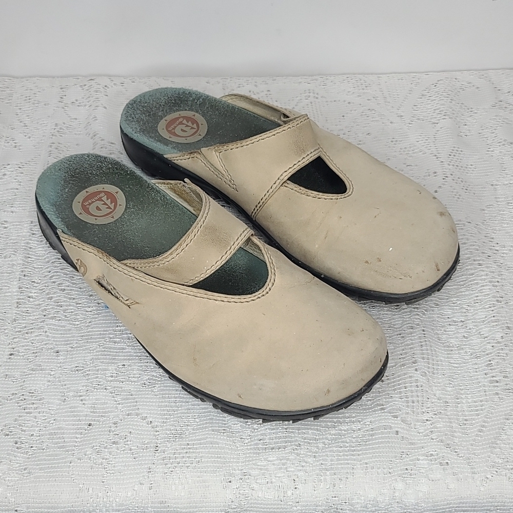 Dunham leather cream slip on clog mule flat sz 8